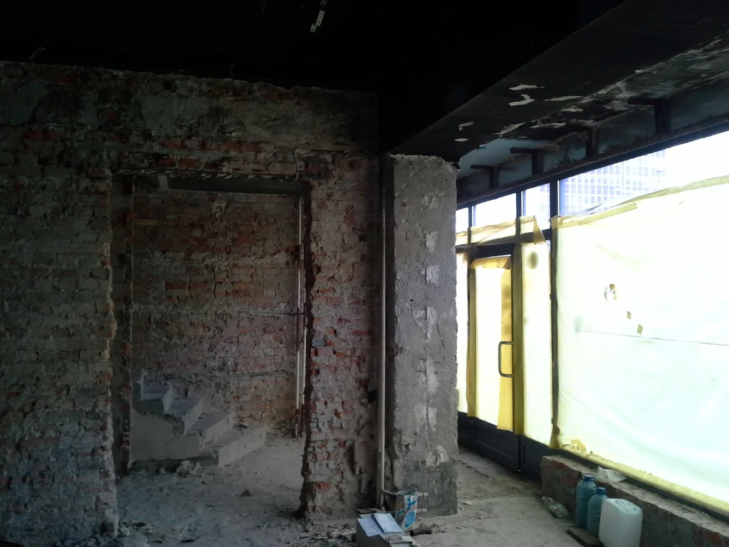 Remont budynku elementy żelbetowe, murowane ściany z cegły 