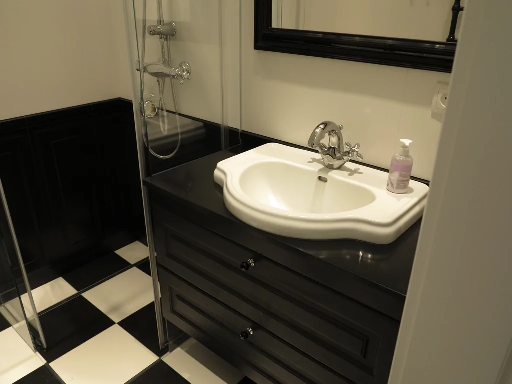 Wykończenia, zabudowa prysznica 