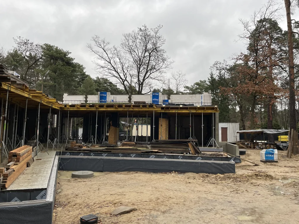 Budowa domu jednorodzinnego w stanie surowym z piwnicą w technologii białej wanny