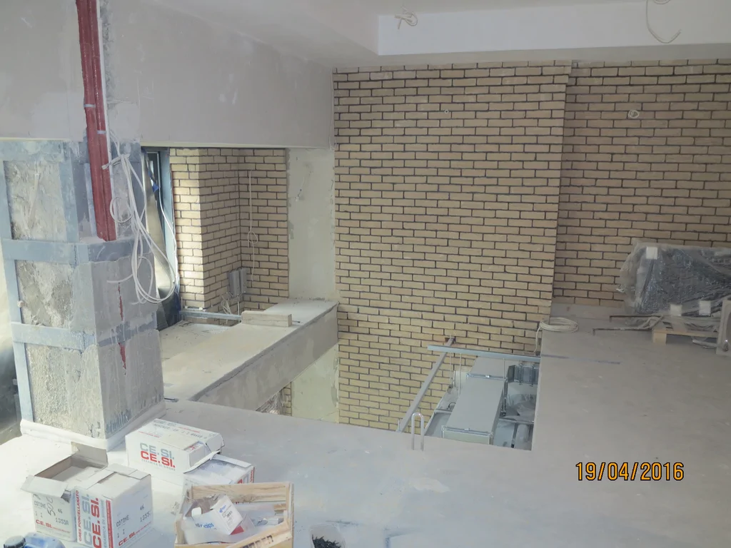 Remont budynku wylany strop, ściany murowane z cegły
