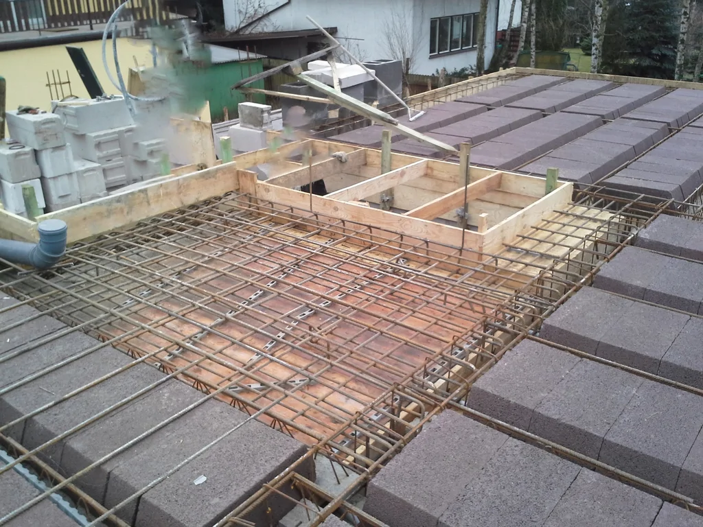 Budowa domu jednorodzinnego, zbrojenie, strop terriva, strop gęstożebrowy