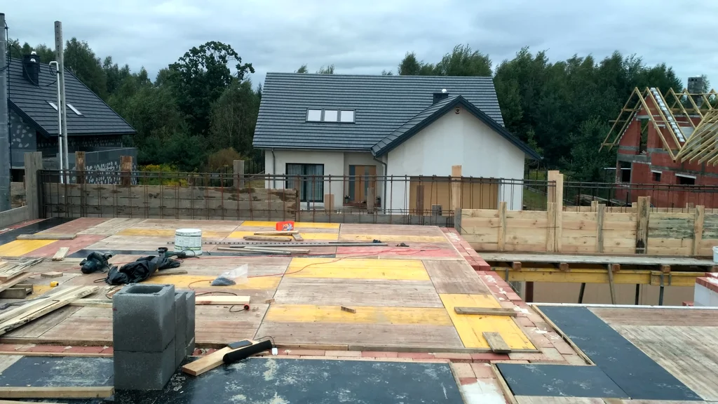 szalunek stropu nad parterem, zbrojenie belki