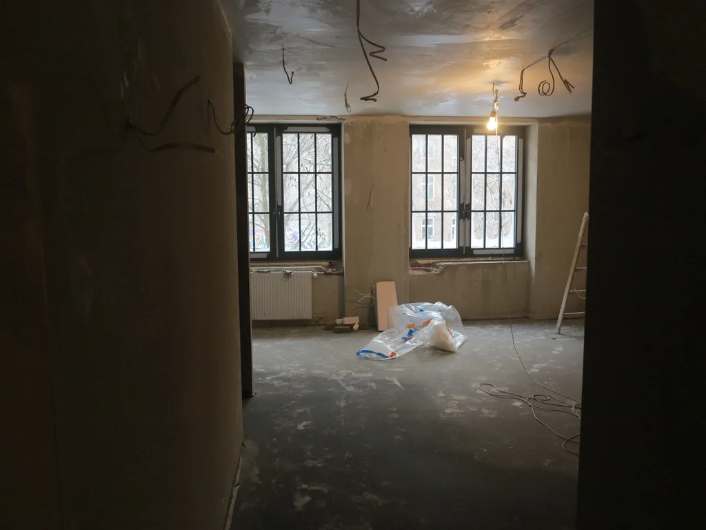 Remont budynku elementy żelbetowe, murowane ściany z cegły 