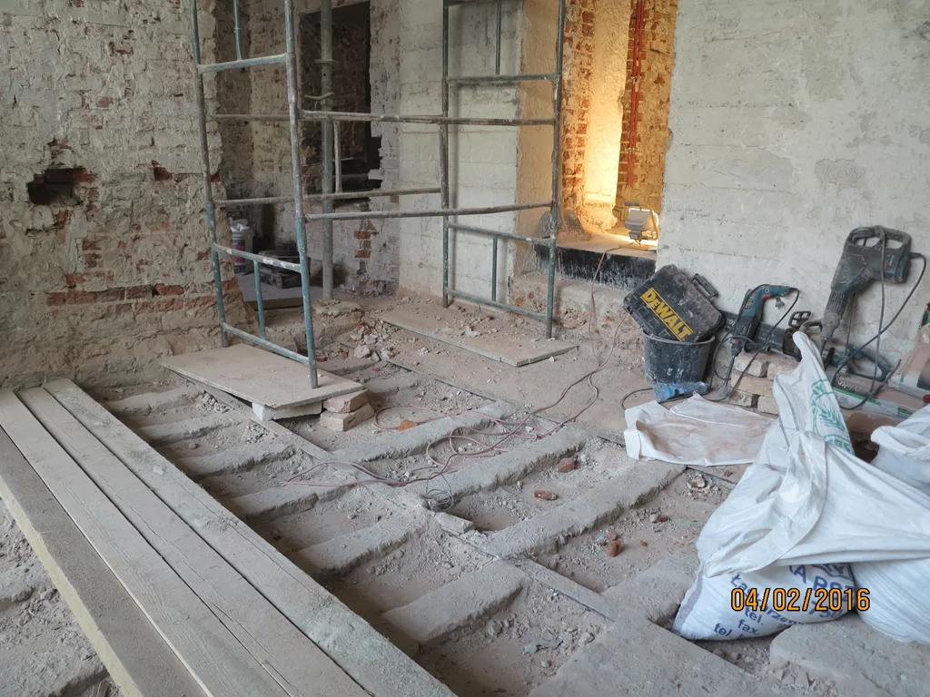 skute tynki na ścianach, skute podłoża 