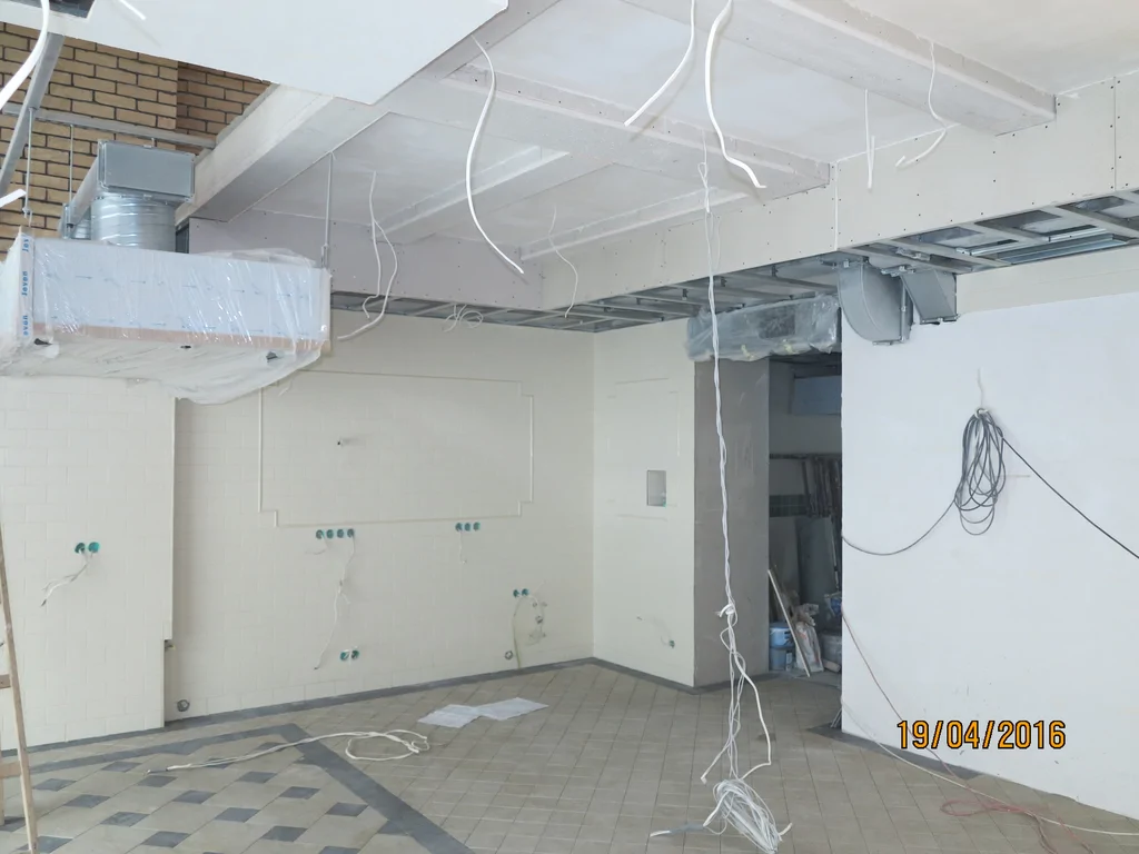 Remont budynku tynki wewnętrzne, instalacje, strop podwieszany