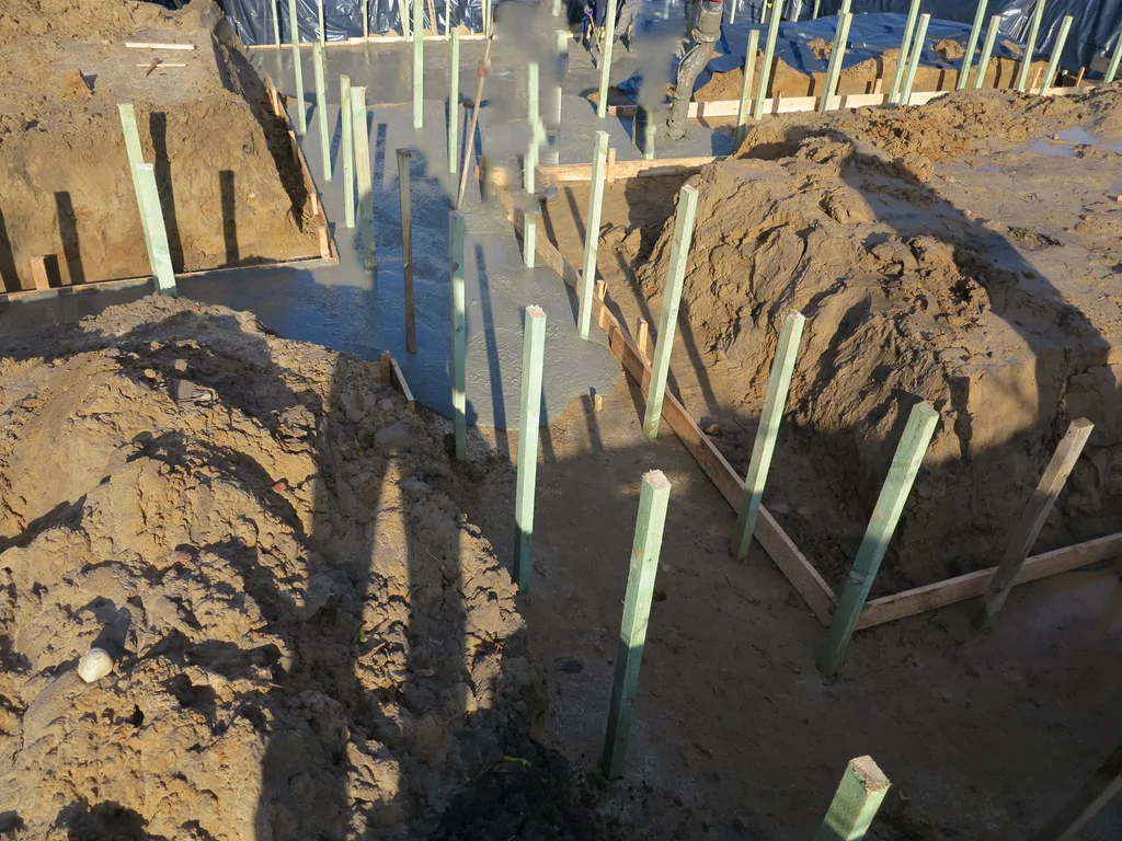 Ławy fundamentowe, wylewanie chudziaka 