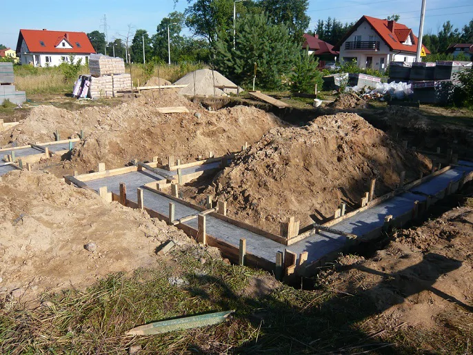 Budowa Domu jednorodzinnego, wykopy, wylane ławy fundamentowe