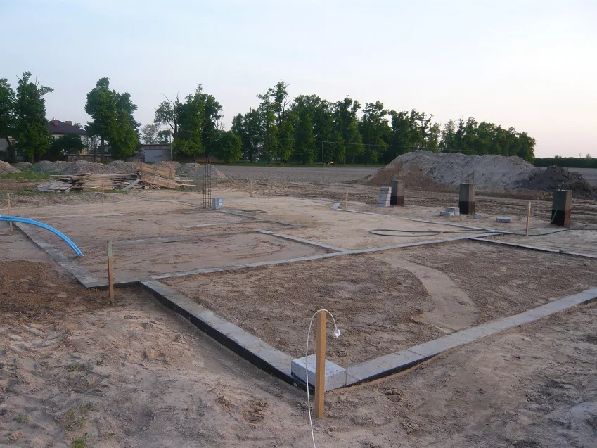 Obsypane fundamenty, stan zero