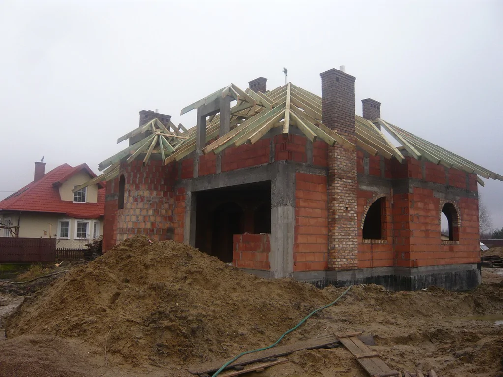 Budowa Domu Jednorodzinnego, stan surowy, mury, więźba dachowa