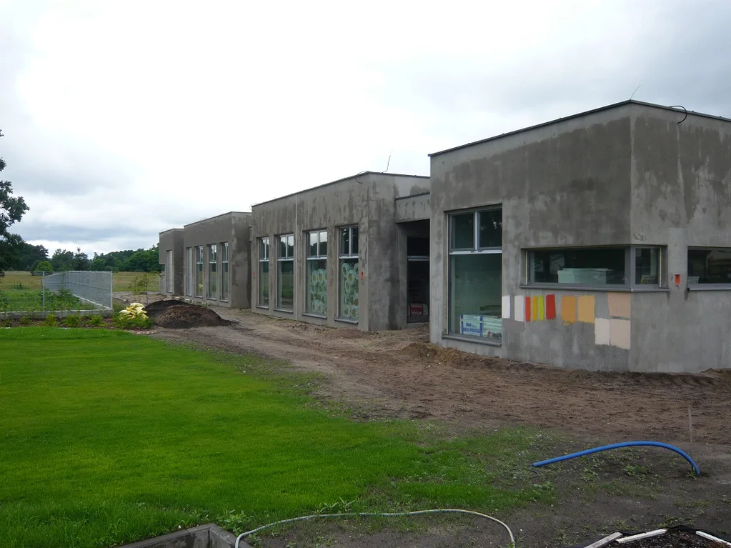 Budowa Przedszkola, mury, tynk 