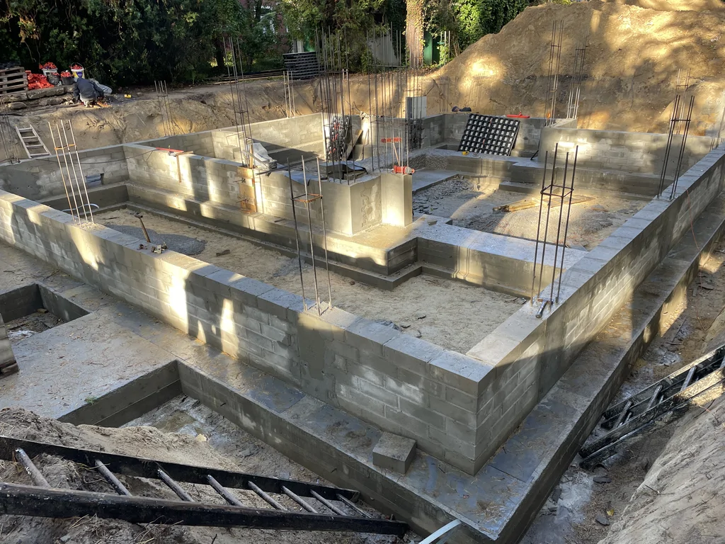 widok na więźbę dachową