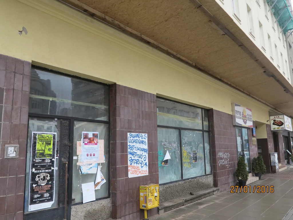 budynek z zewnątrz, zabezpieczony gk 