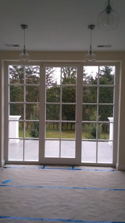 jasne meble łazienkowe, umywalka 