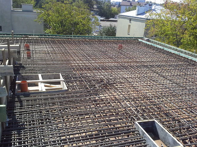Zbrojenie stropu piętra na budowie domu jednorodzinnego 
