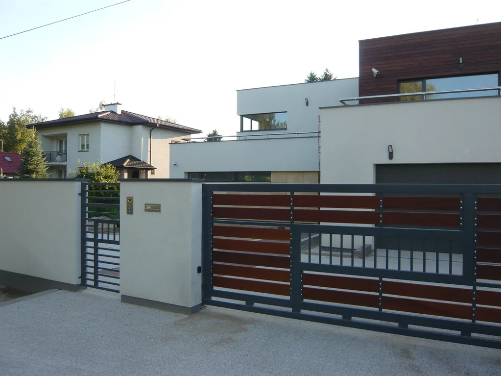 Budowa Domu jednorodzinnego, realizacja pod klucz, Elewacja BSO, kamień , Stolarka okienna, dach płaski, ogrodzenie, brama