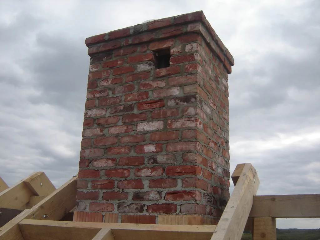 Budowa domu w stanie surowym, komin