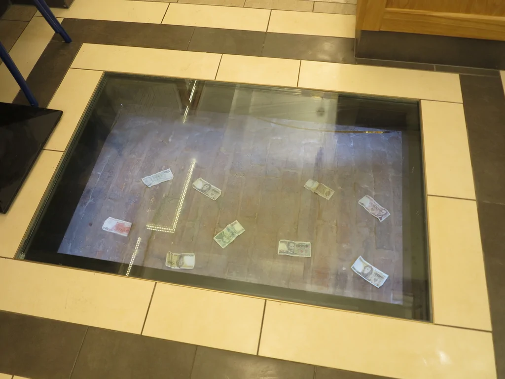 Podświetlany ozdobny otwór w posadzce 