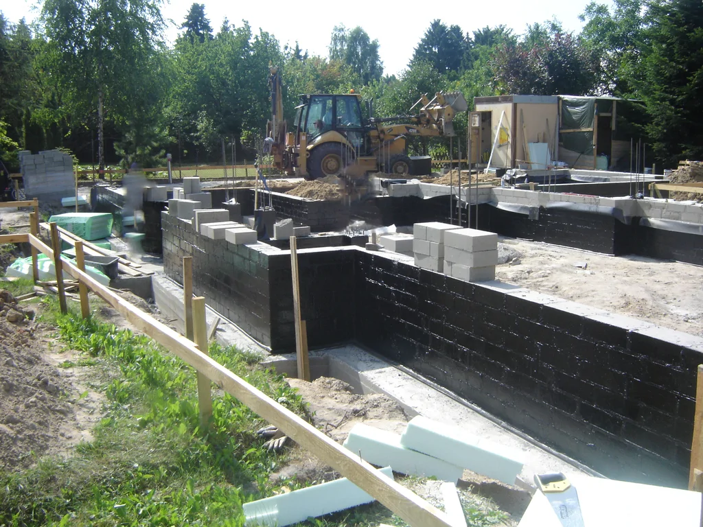 murowanie ścian fundamentowych i izolacje ścian fundamnetowych