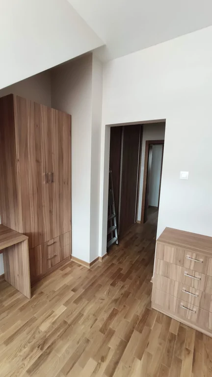 Wykończenia wewnątrz, panele podłogowe, meble