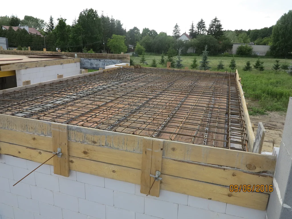 zbrojenie i szalunek stropu nad parterem 